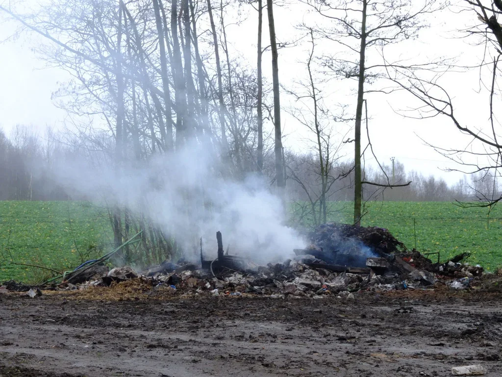 Забранено изгаряне на отпадъци: Защо е вредно и как да защитим здравето си