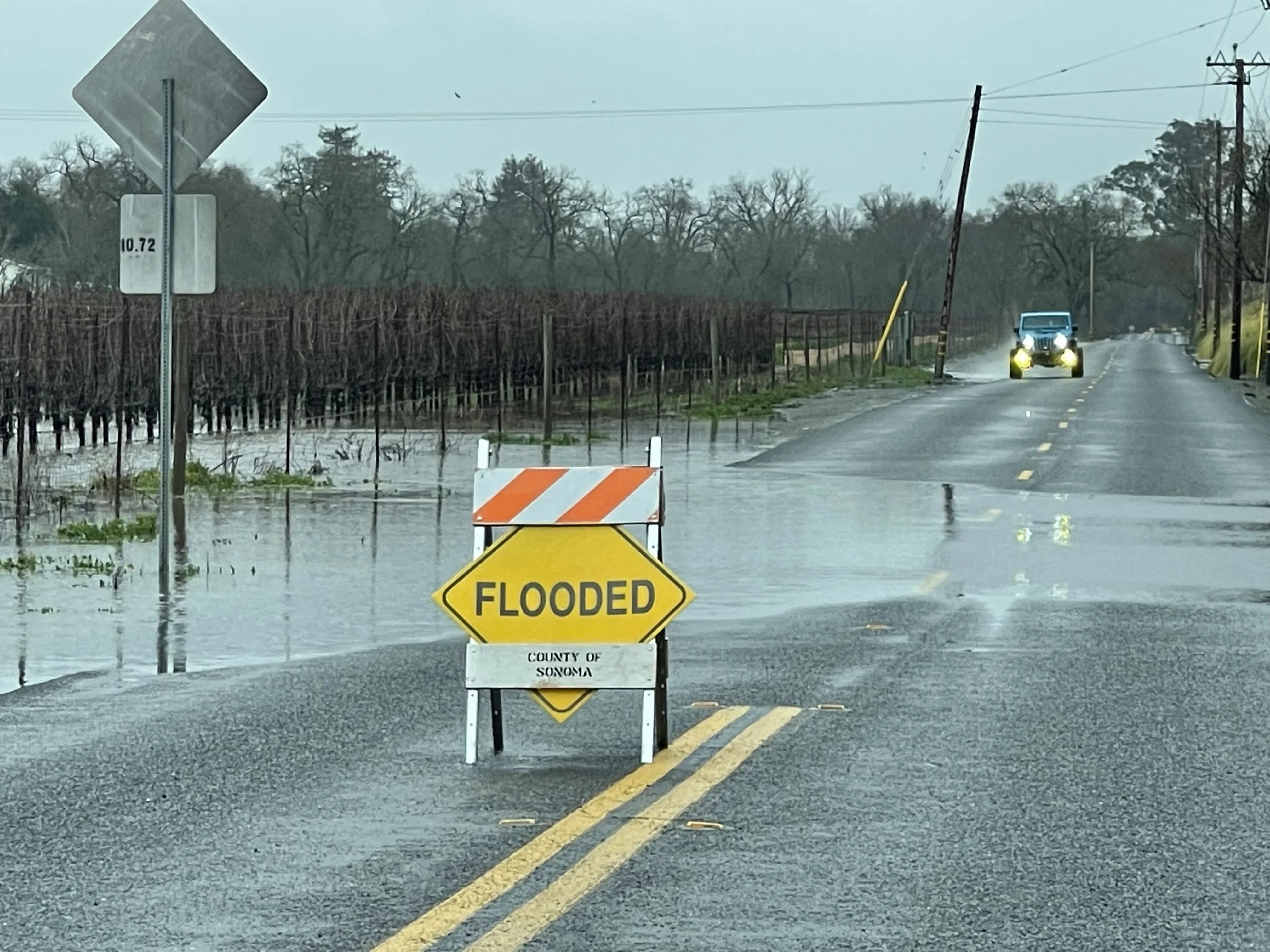 Временно затворен път край Созопол заради наводнение