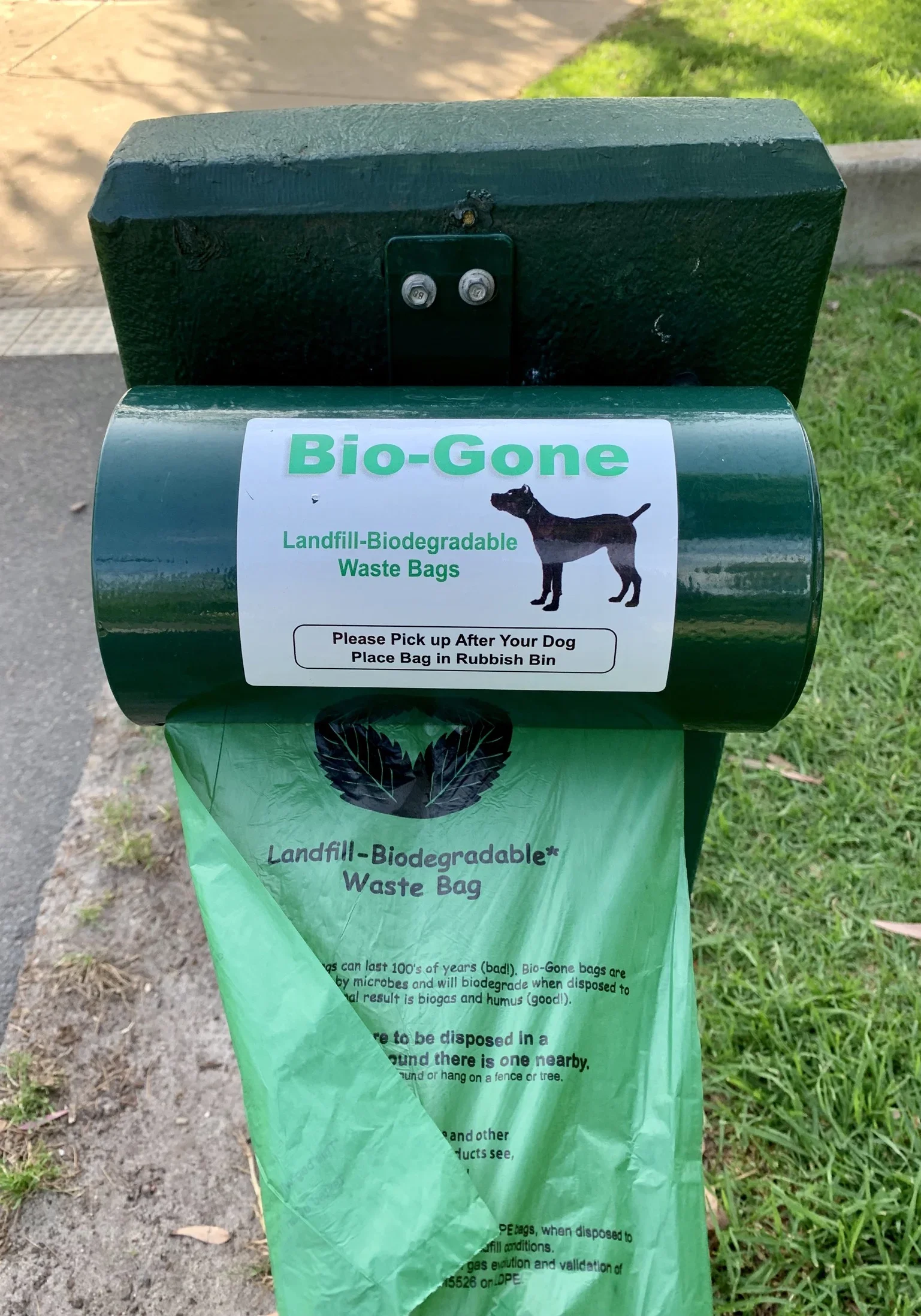 Община Бургас монтира над 400 нови кошчета за отпадъци: за кучета и за общо ползване