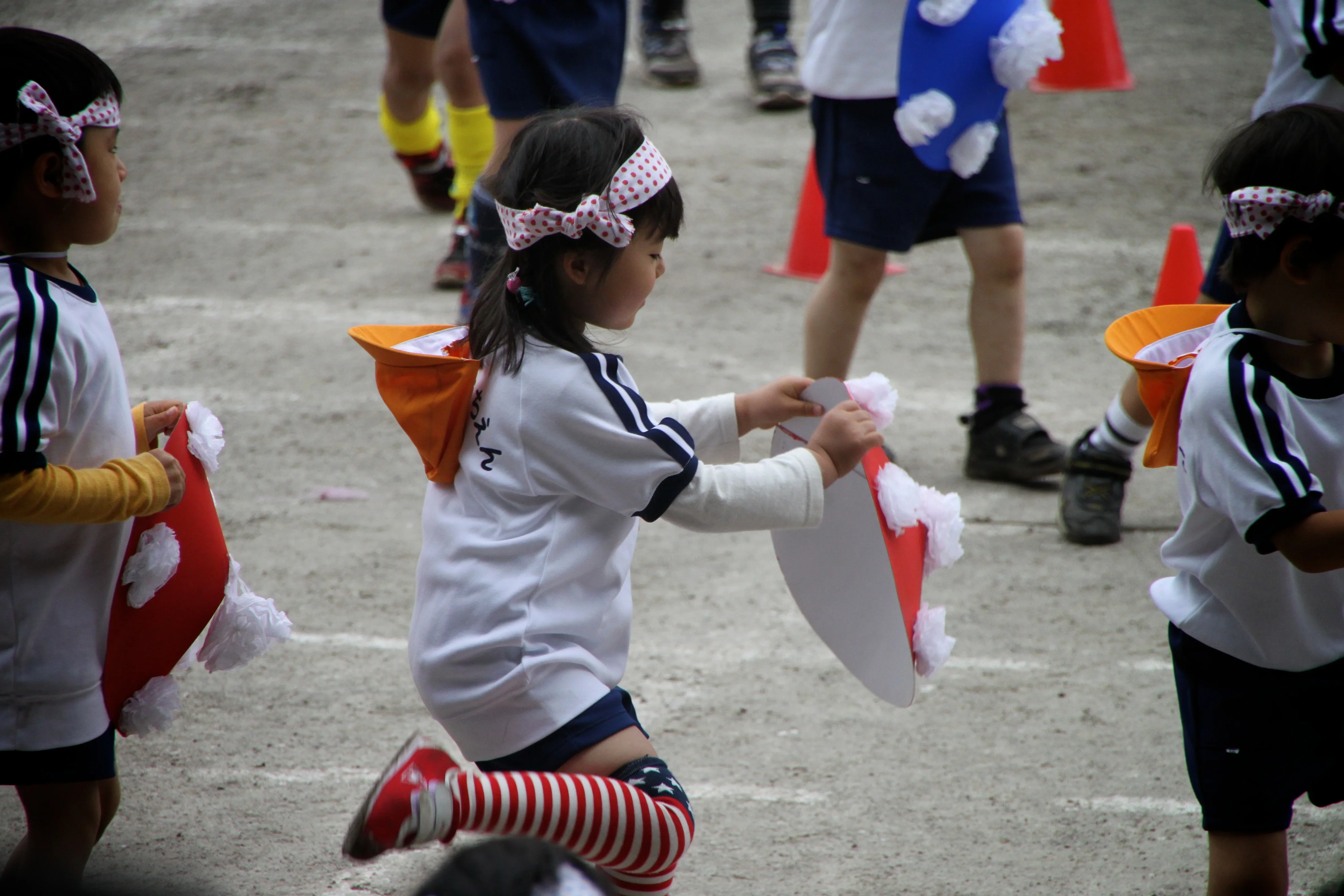 Музикален празник: „Приятели с музиката“ обедини детските градини Несебър и Поморие