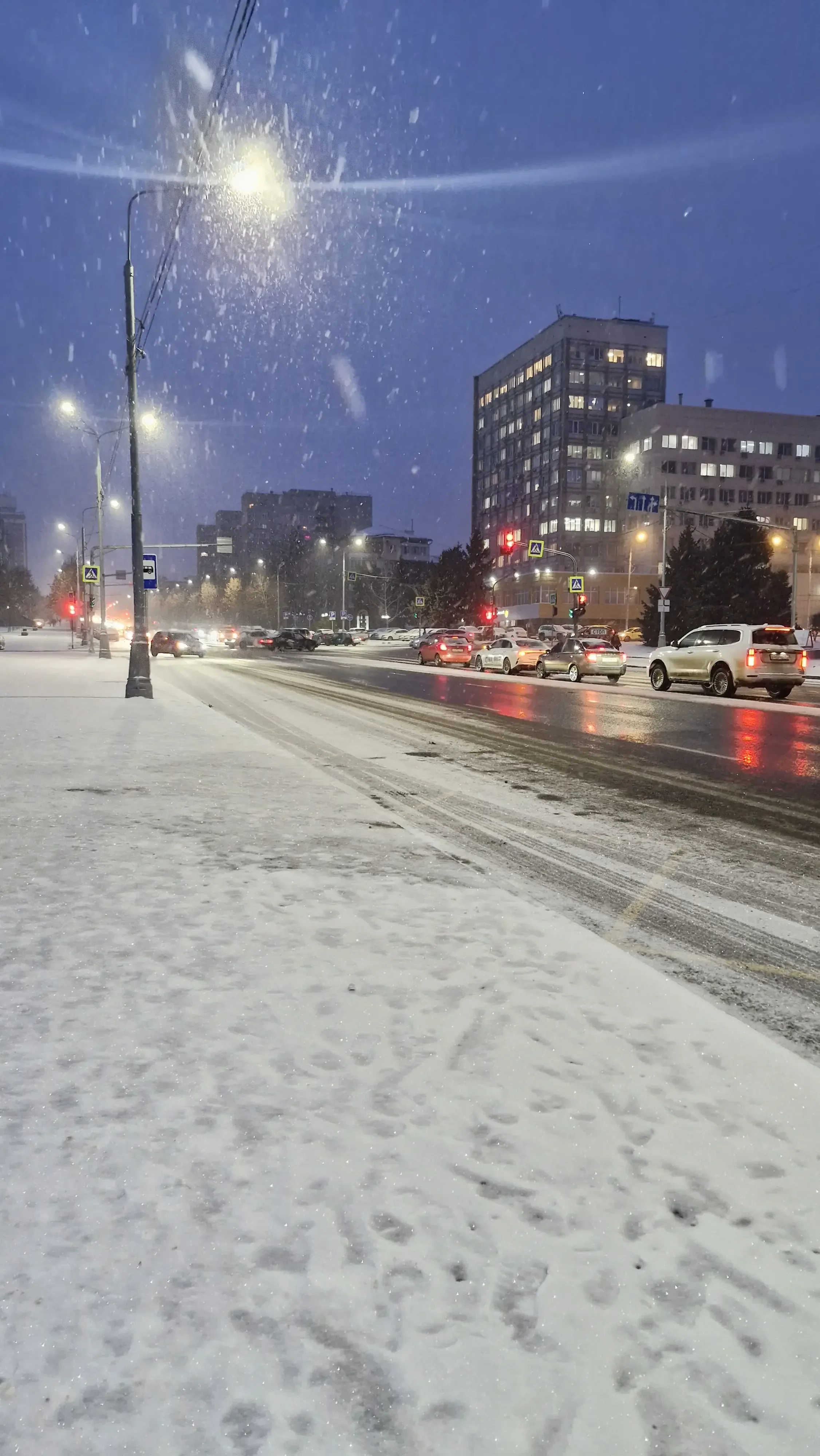 Снежна блокада в България: Затворени пътища, инциденти и затруднения в трафика