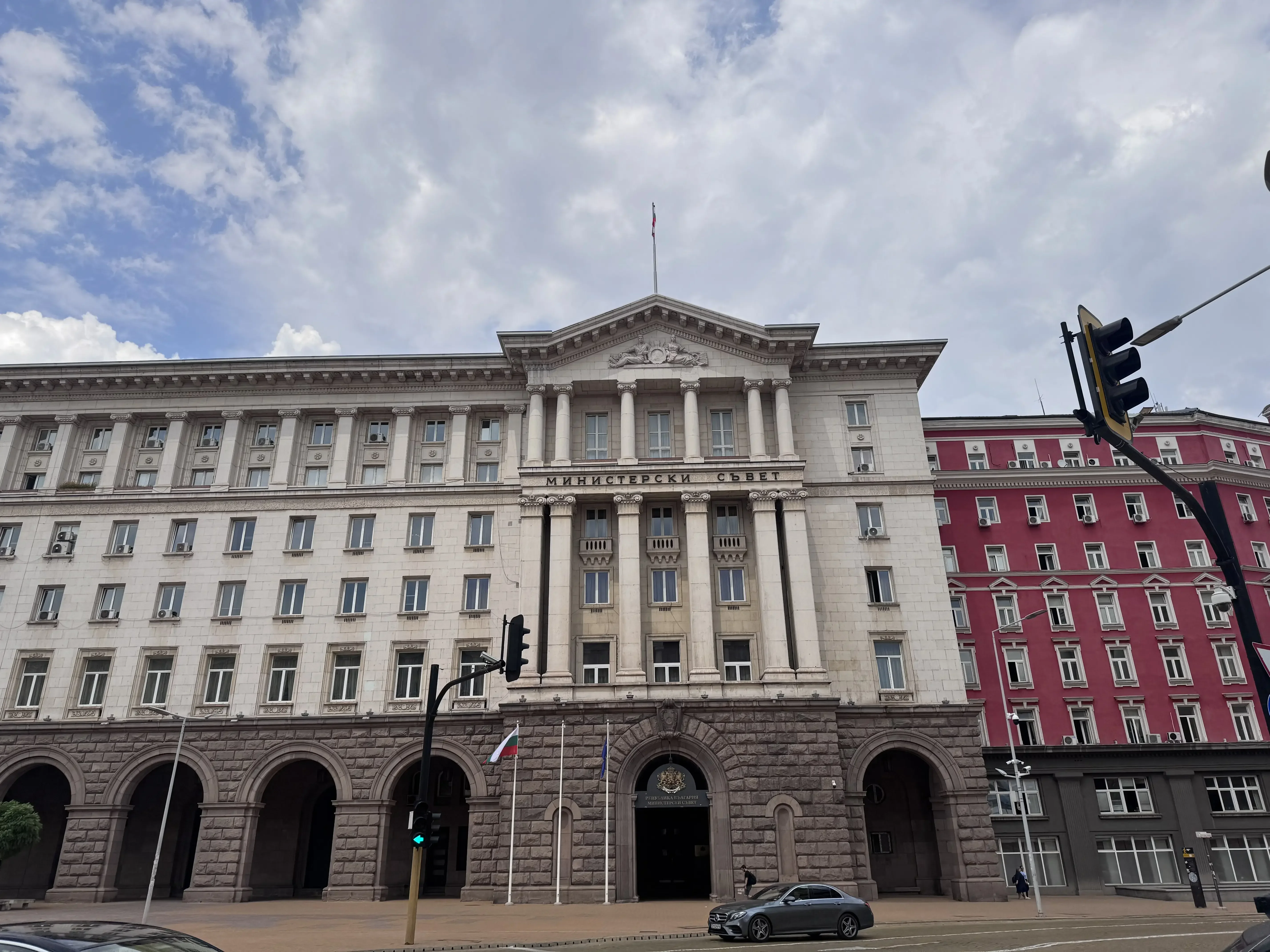 Служебното правителство одобри финансиране за февруари 2026 г. до 900 млн. евро