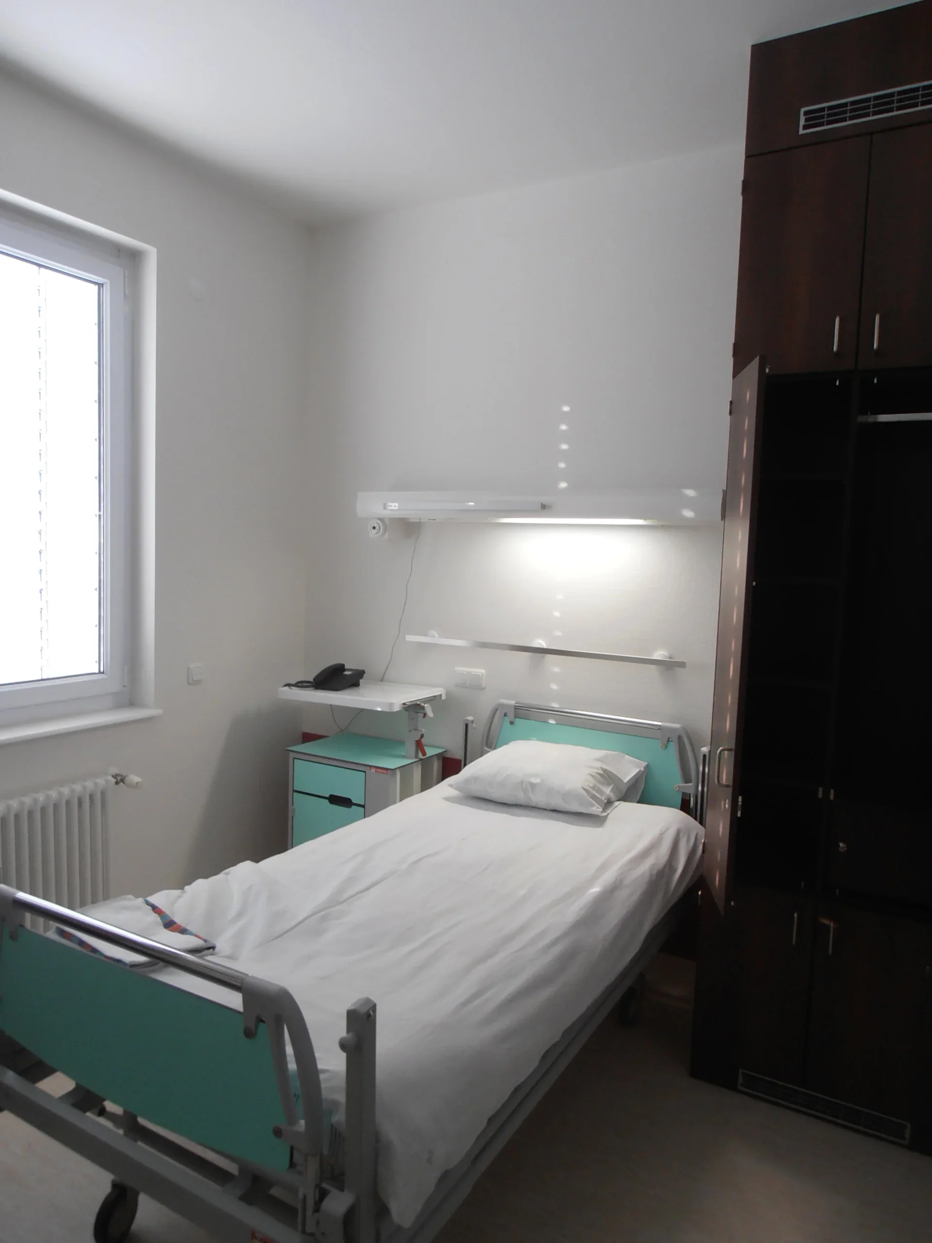 Четирима кандидати за управител на МБАЛДБ „Света Анастасия“ продължават конкурса