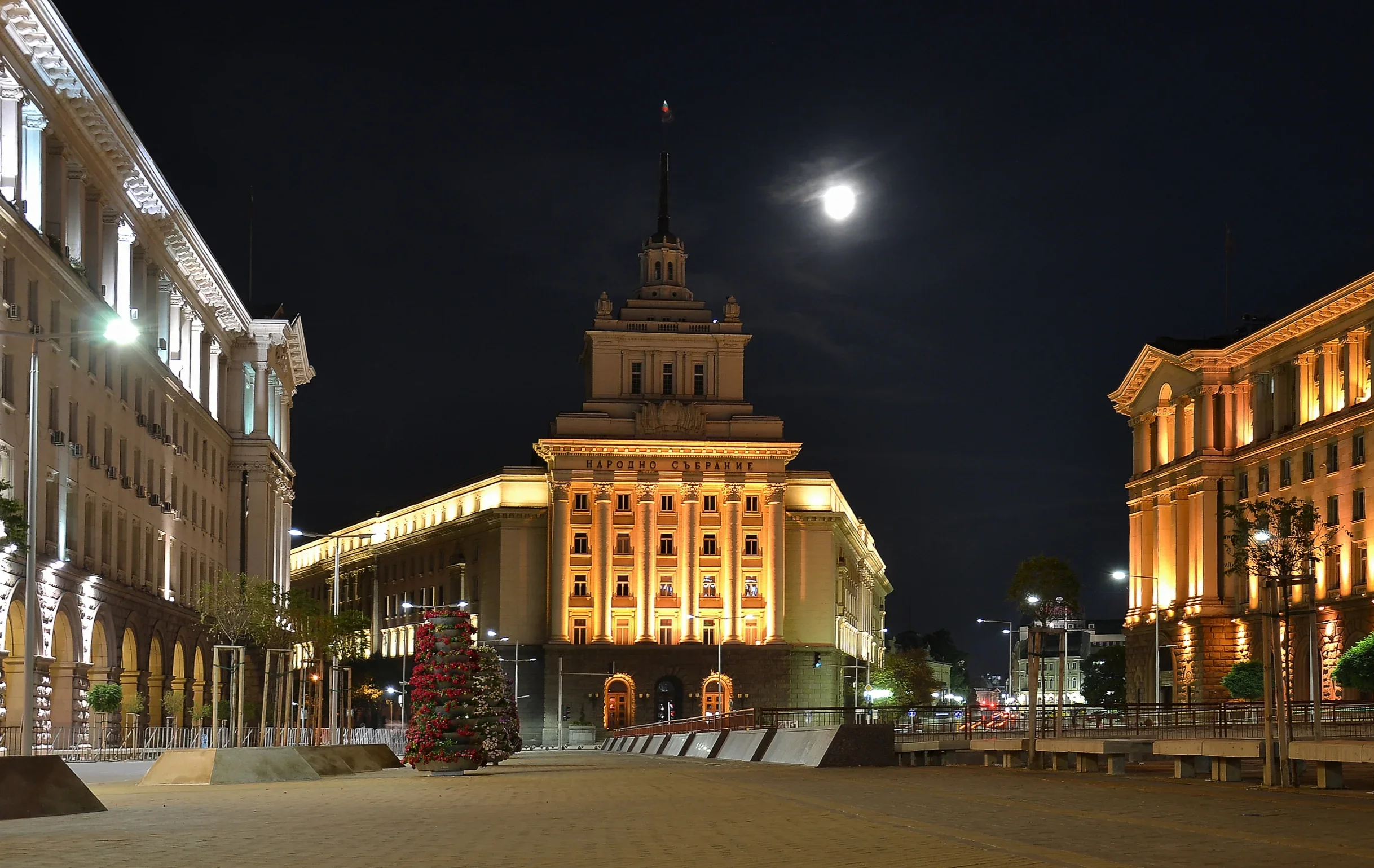 Величие“ регистрира документи за изборите на 19 април с заявка за победа