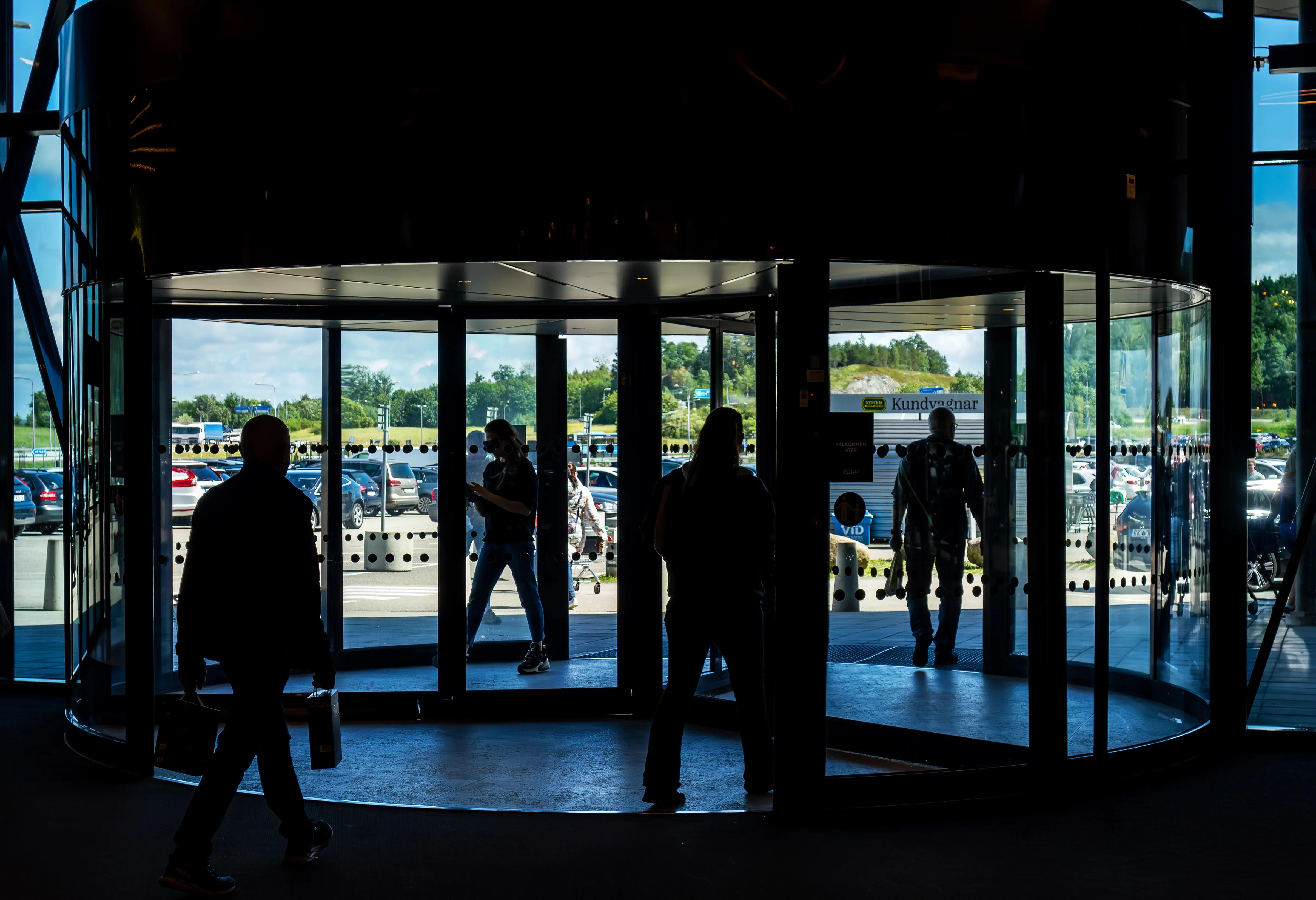 Varna Shopping Center Reopens After Bomb Threat