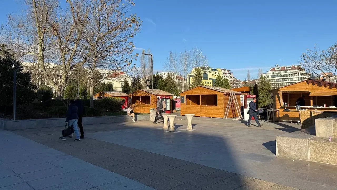 Общински имоти подменят дървените платформи на площад Тройката (ремонт и устойчивост)