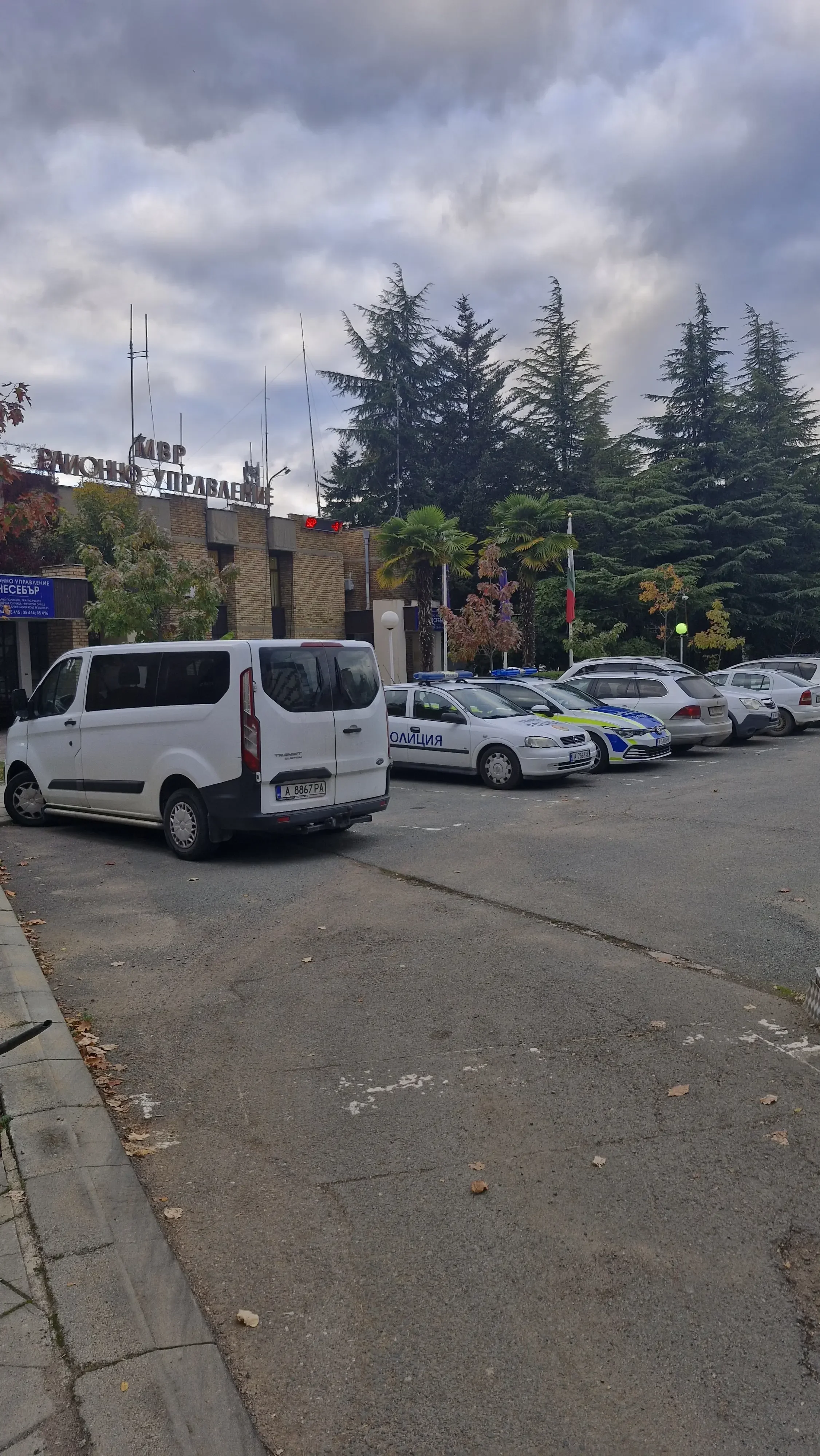 Специализирана акция в Бургас: Задържани 10 души за гласове, наркотици и кражби