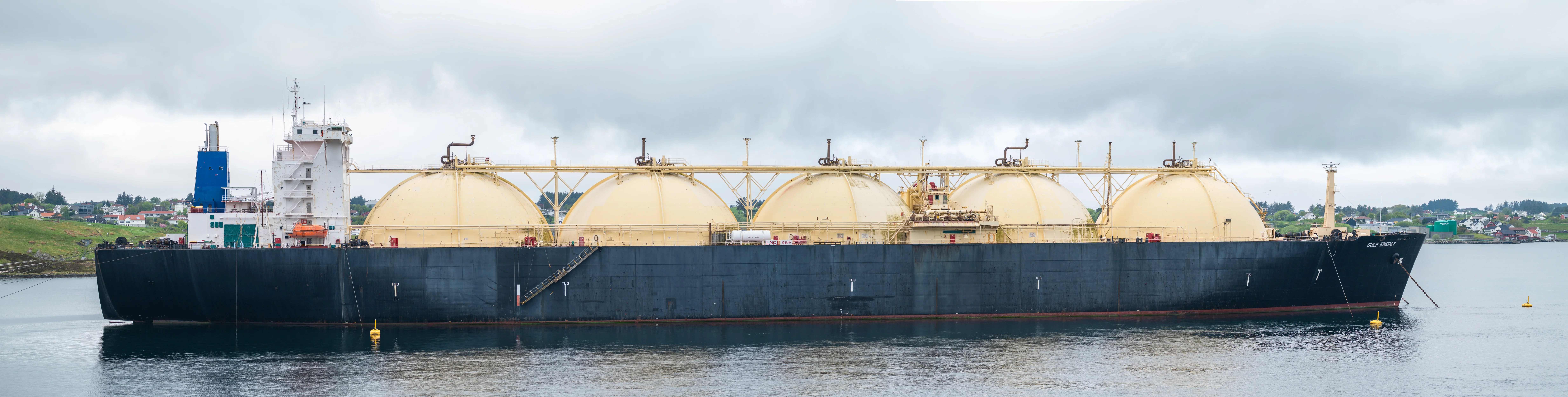 Специфична опасност в Средиземно море: Руски танкер без екипаж и голям пробив