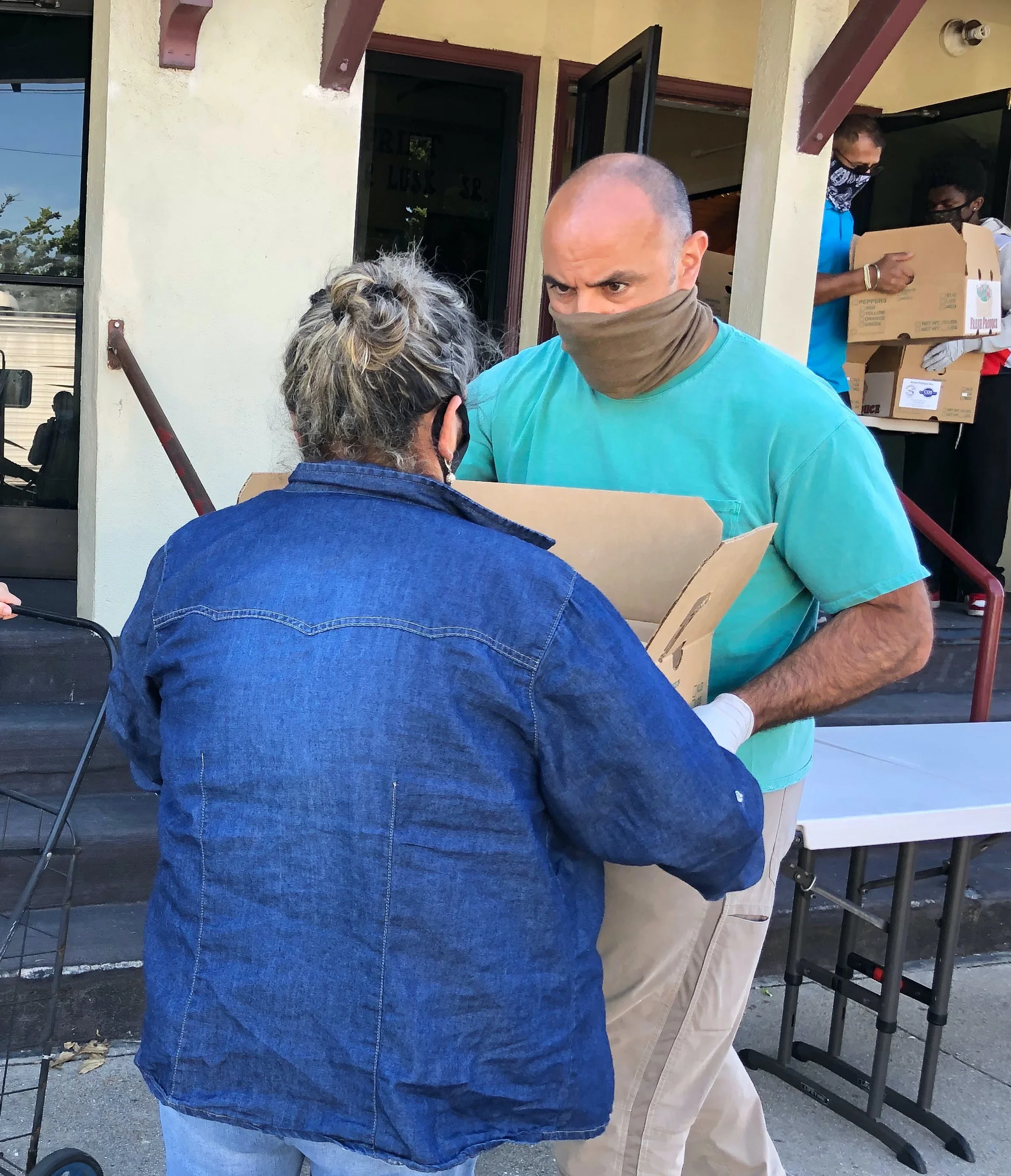 БЧК раздава хранителни продукти в Поморие (25-27 март 2026)