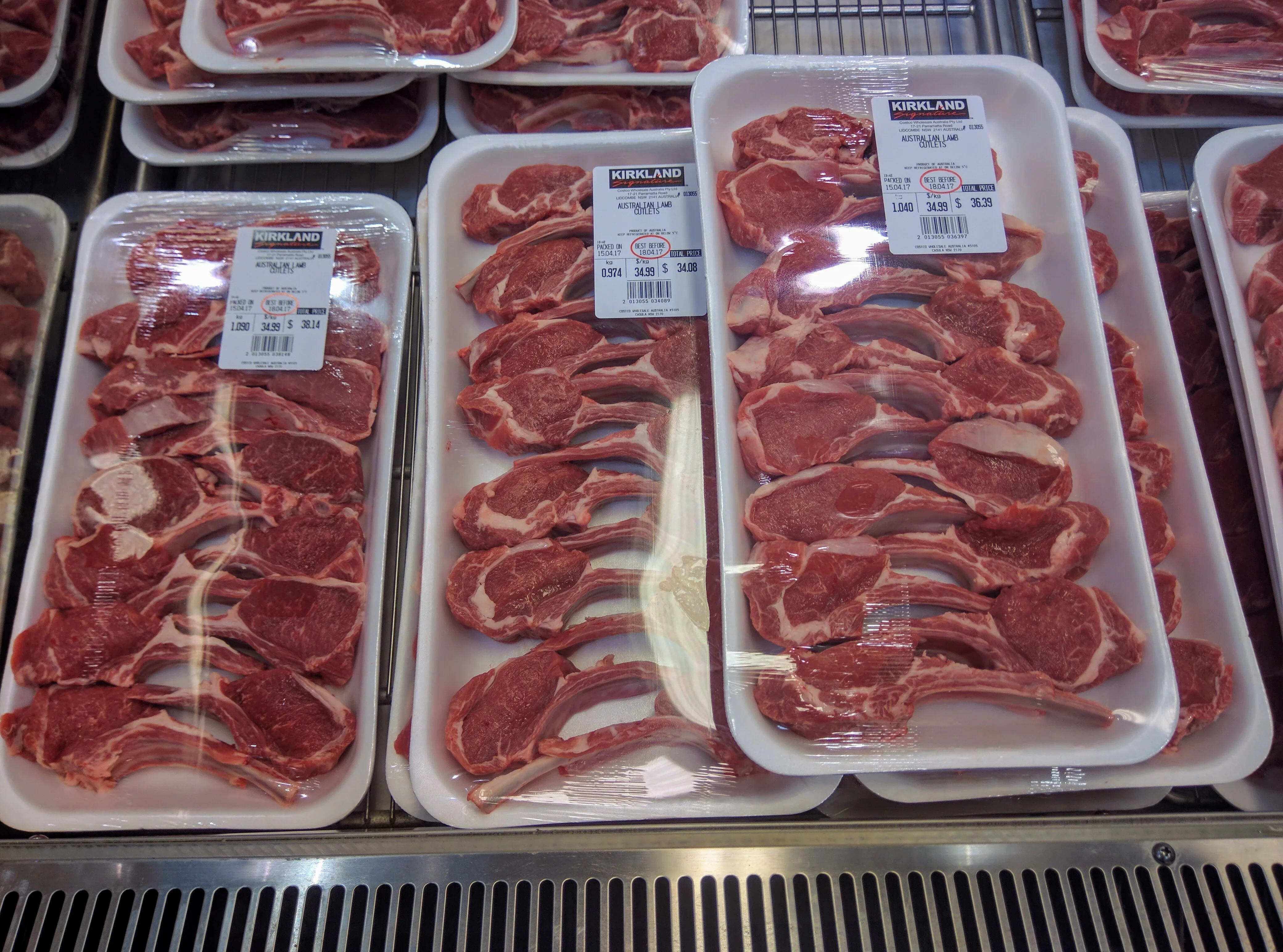 Великденска трапеза с горчива цена: Защо агнешкото става лукс?