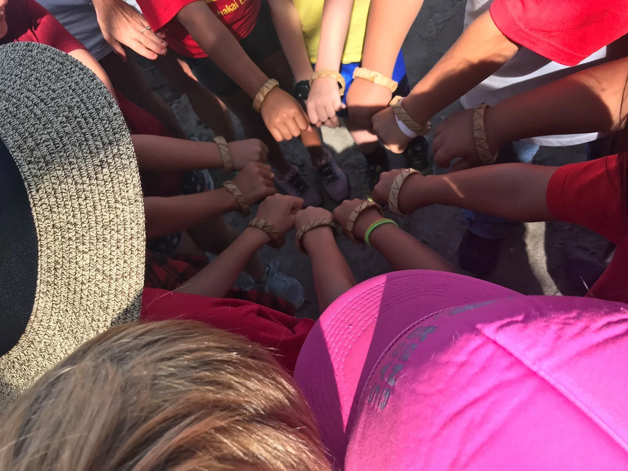 Община Поморие въвежда гривни с QR код за хора с деменция