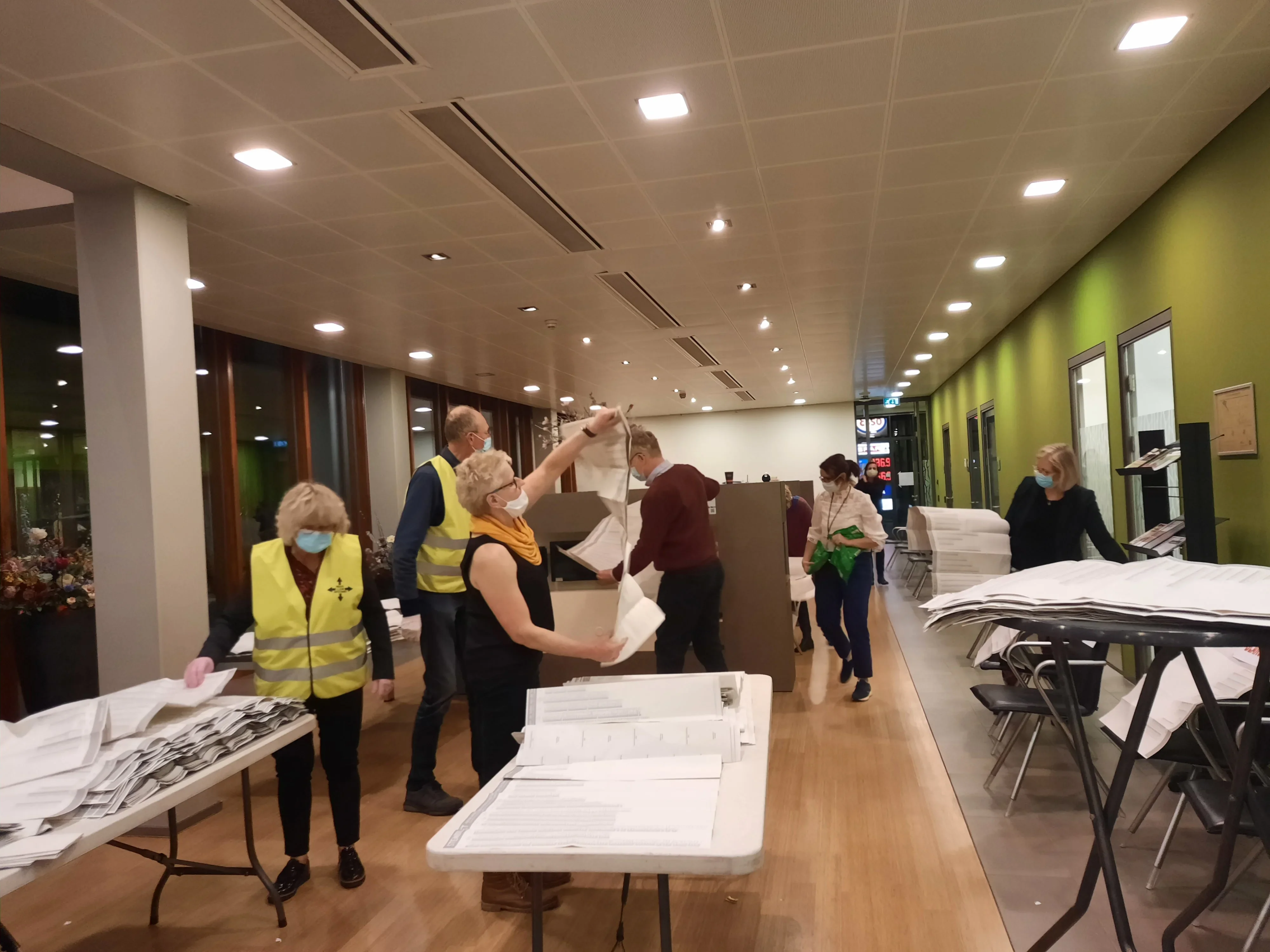 РИК Бургас разкрива още две подвижни секции за изборите в Руен