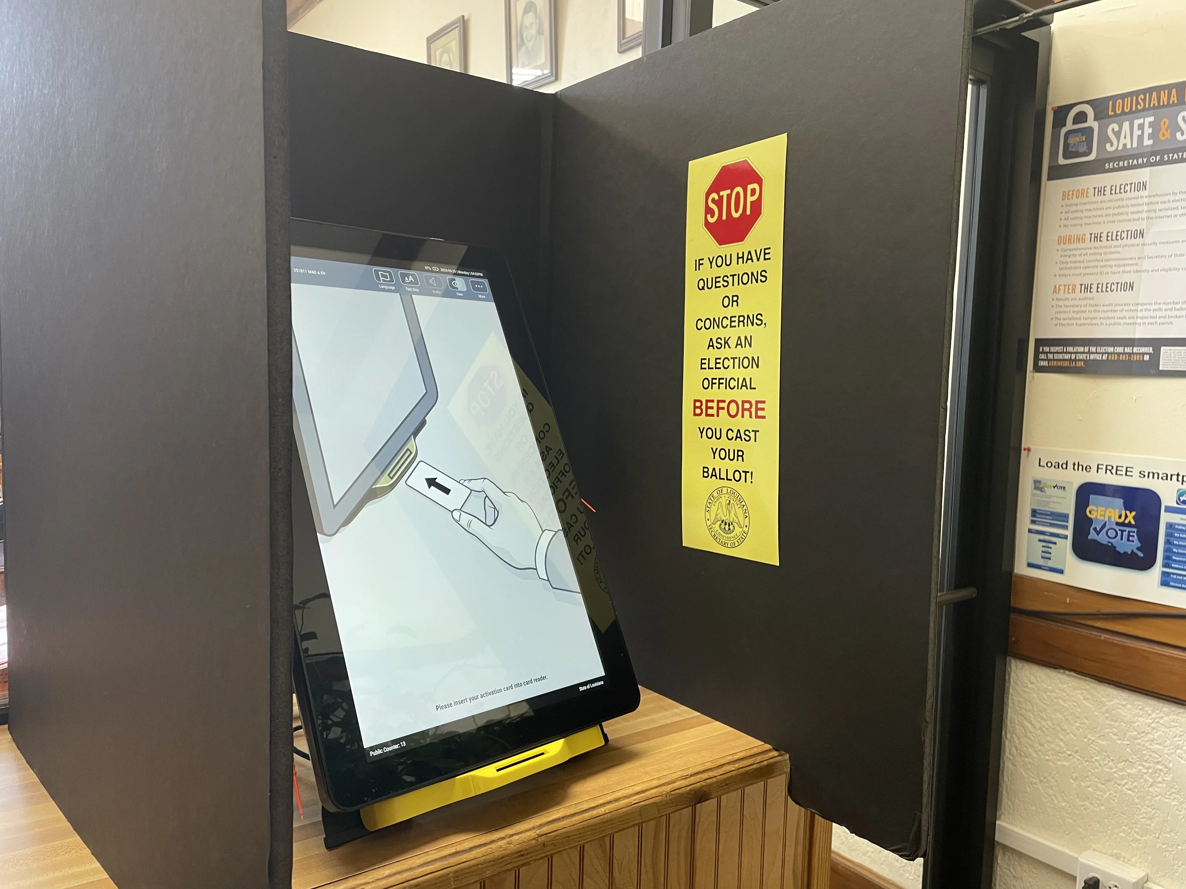 Секционен член отворил урната с машинни бюлетини в Бургас преди края на изборния ден