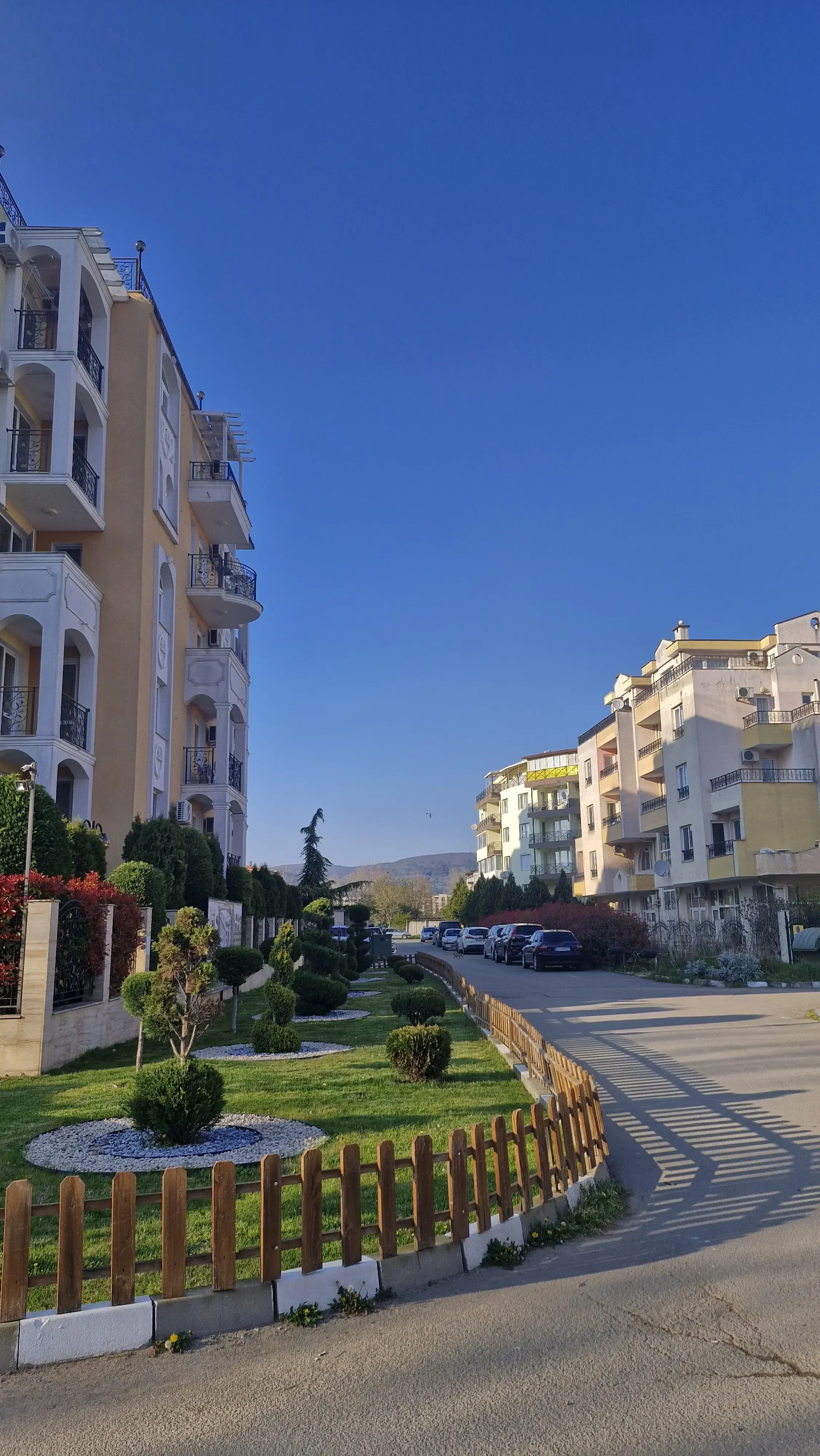 "Балканският огън на цените": защо имотите в България поскъпват по-бързо от доходите и накъде води това?