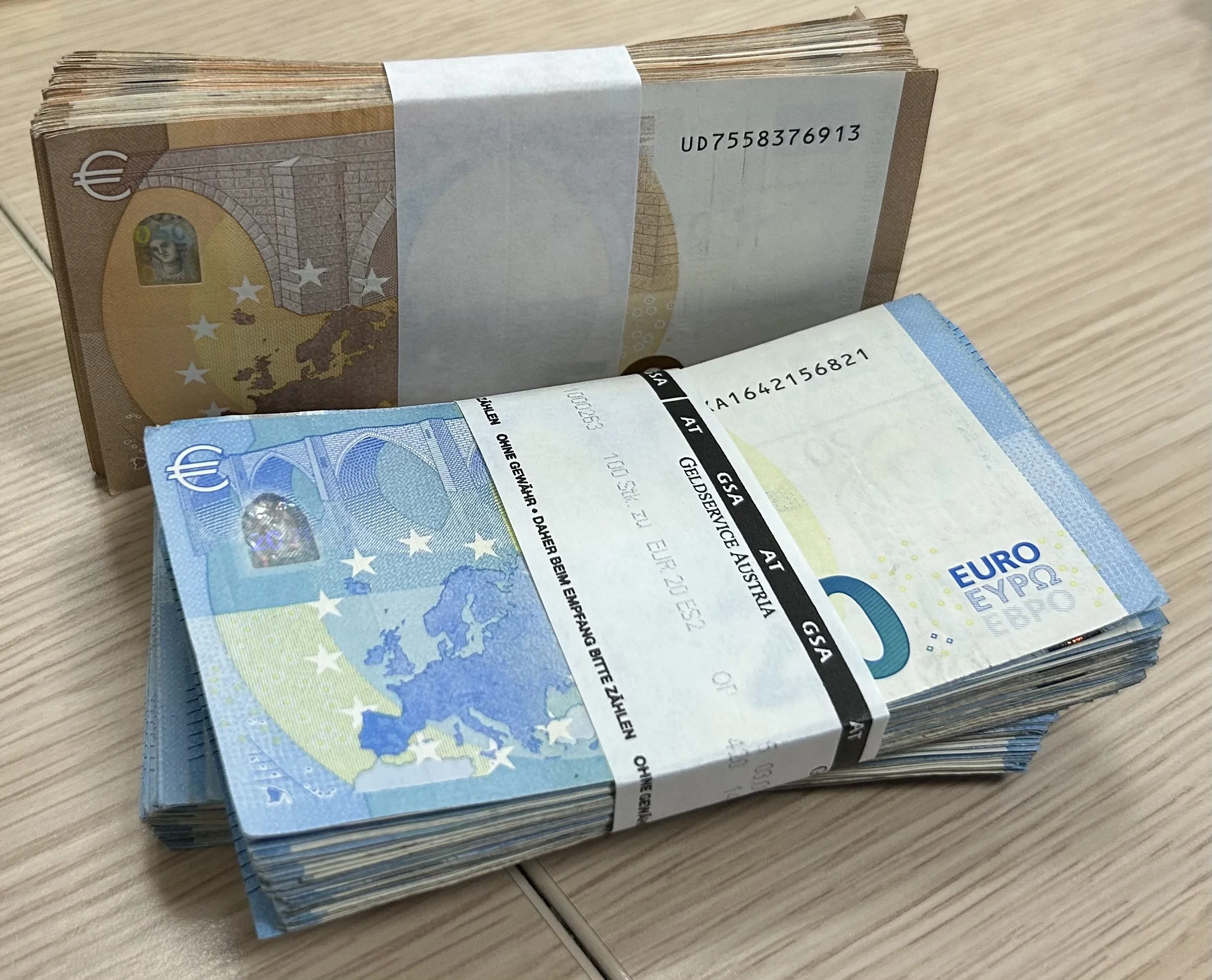 Около 232 000 собственици на коли с ниски доходи ще получат компенсация от 20 евро за гориво