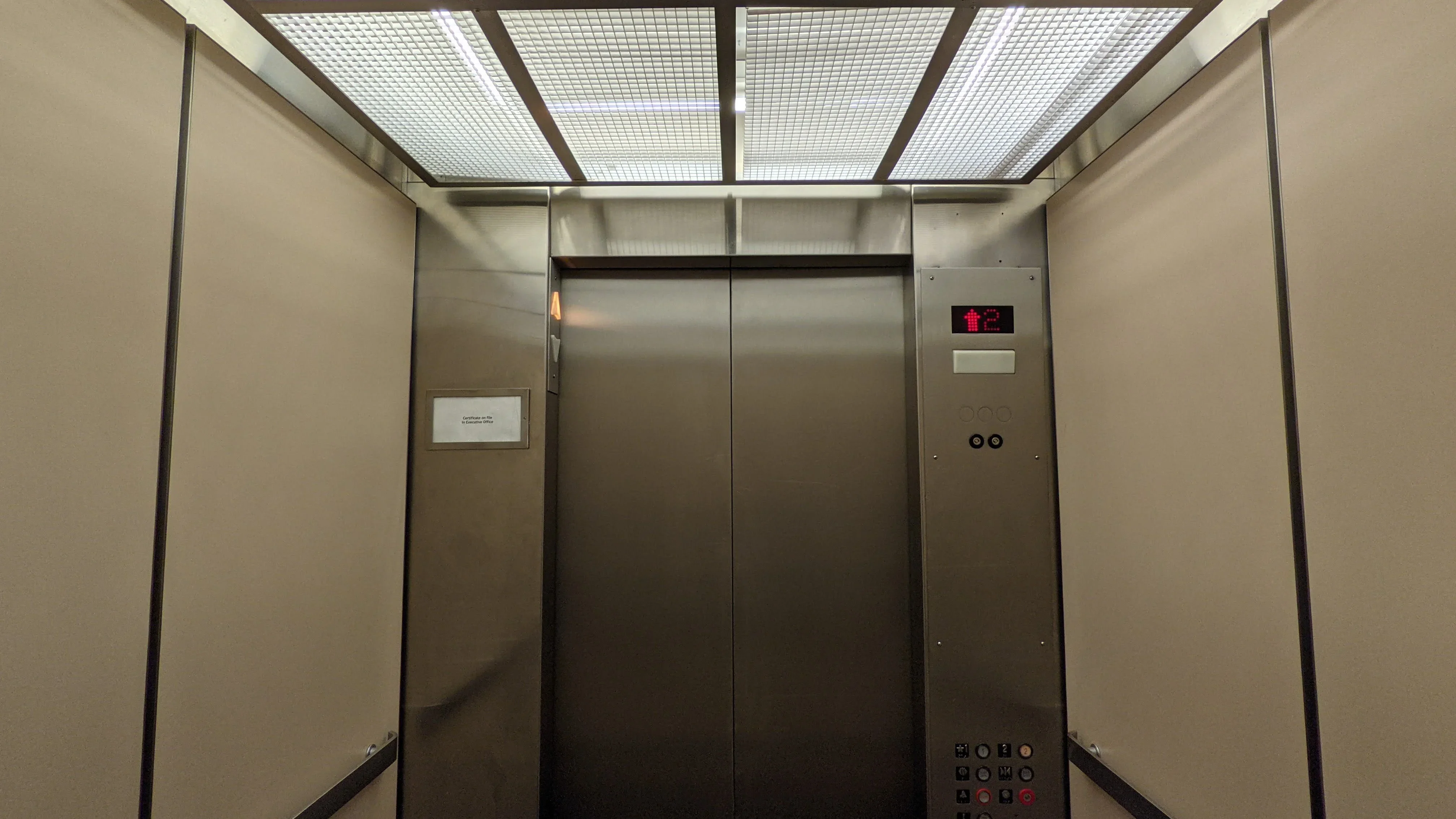 Baby trapped in an elevator in Burgas: 112 rescue operation