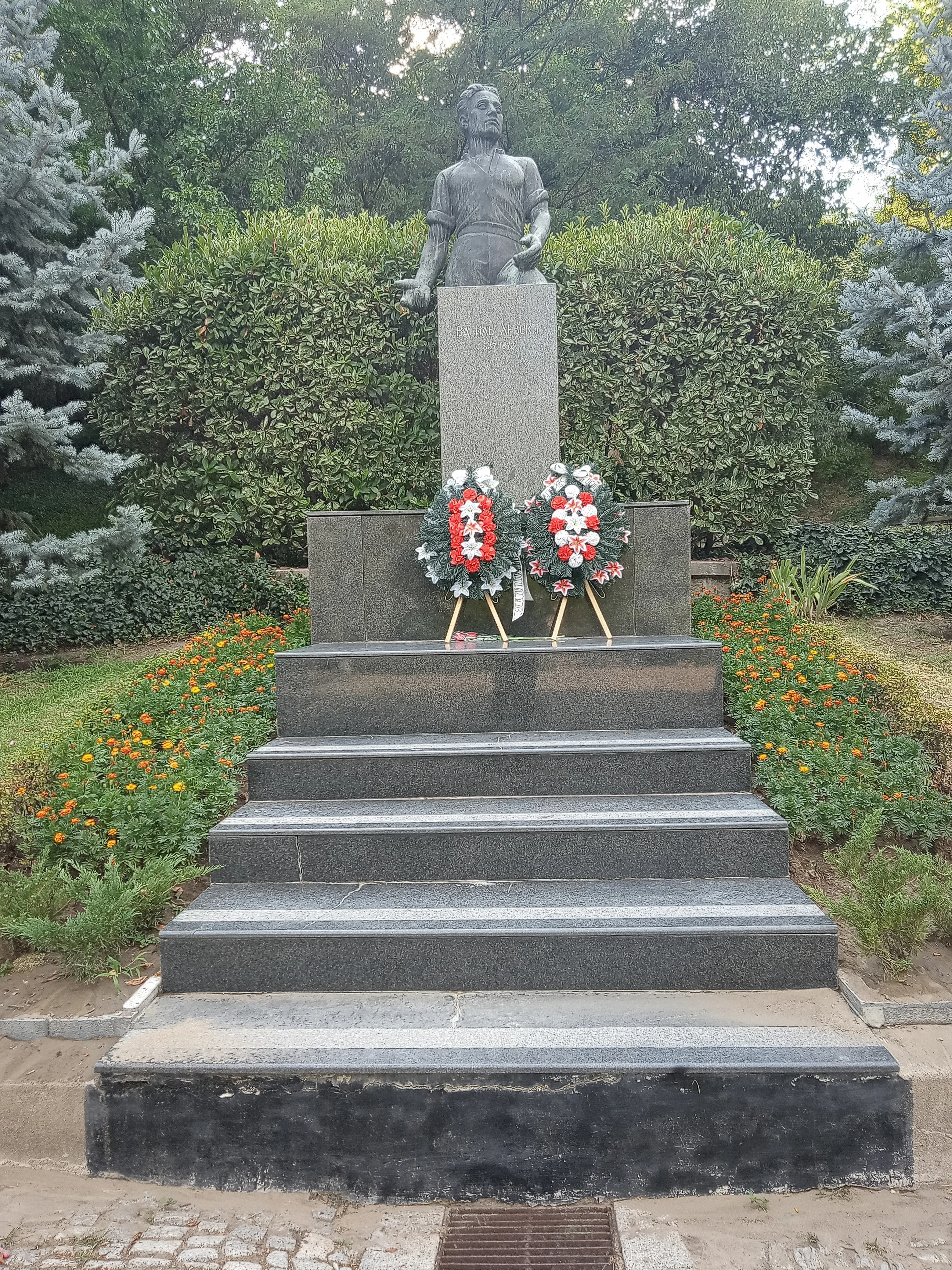 Пам'ятник Василу Левському в Бургасі очистили до 189-річчя від дня його народження