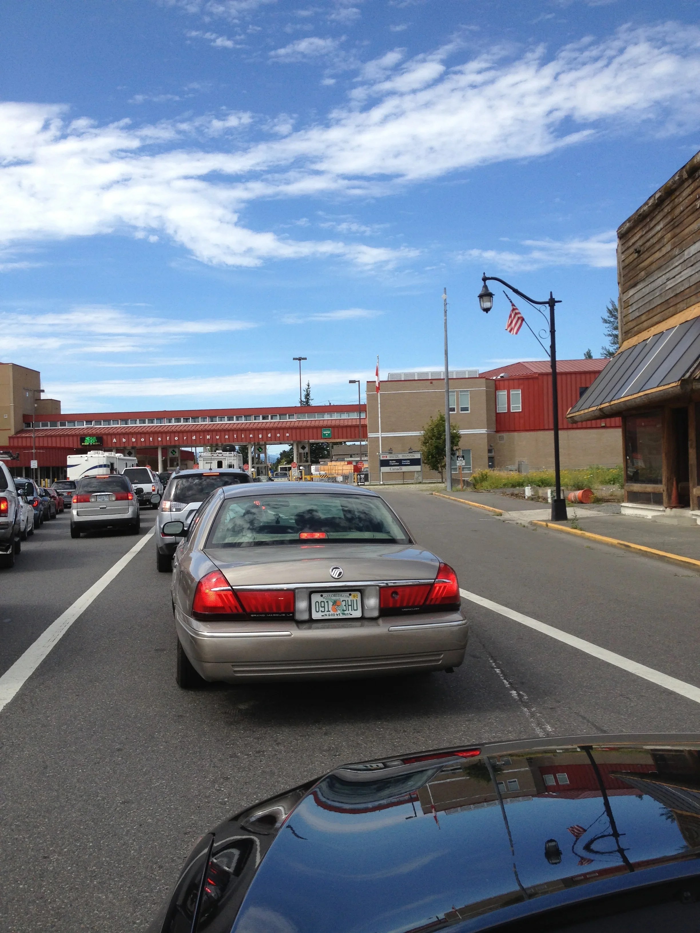 Kilometer-long queues at "Kapitan Andreevo": Drivers wait for hours
