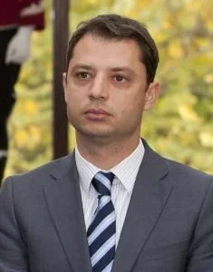 Делян Добрев навлиза в бизнеса с батерии за енергия и дейта центрове