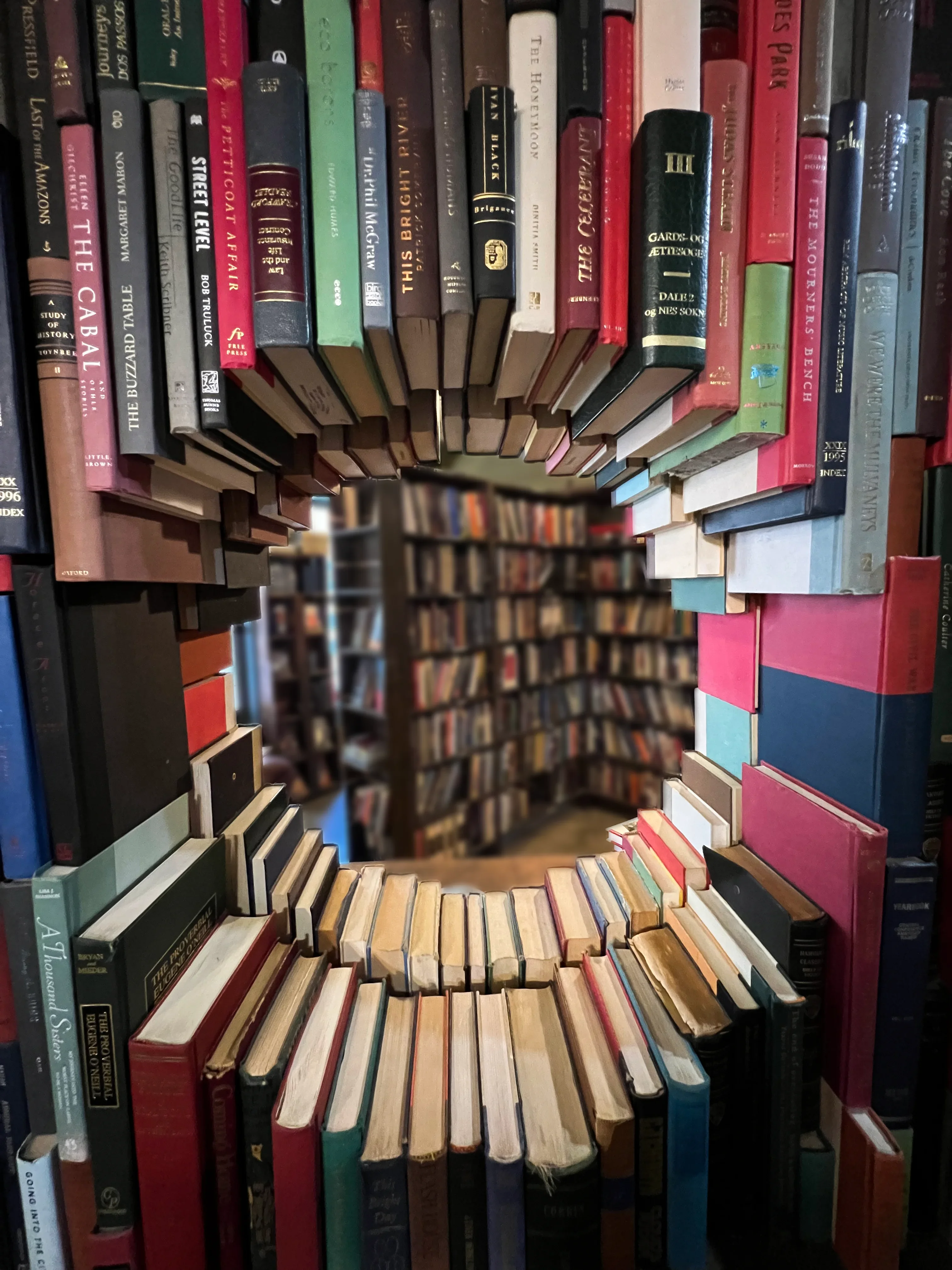 Фестивал „С книга на плажа“ 2026: Георги Господинов и богата програма в Бургас